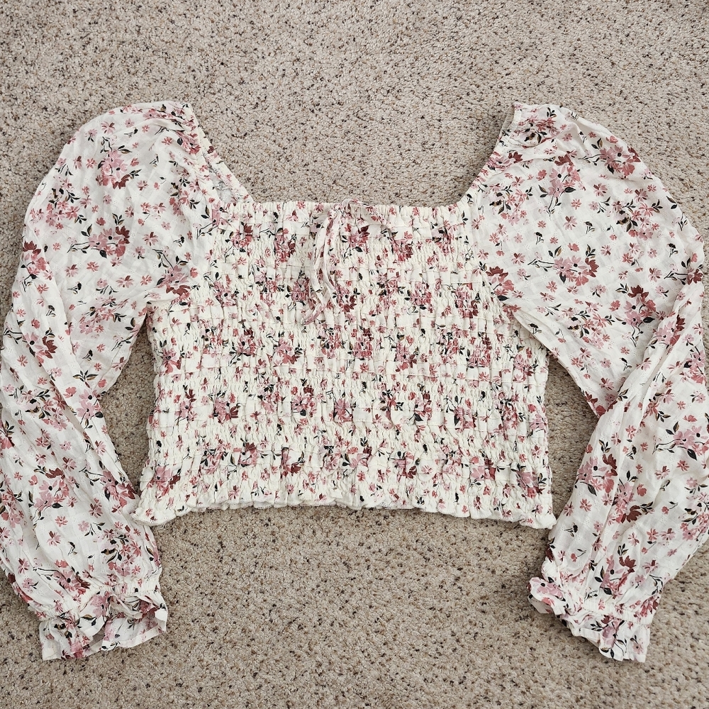 American Eagle Floral Cropped Long Sleeve Top